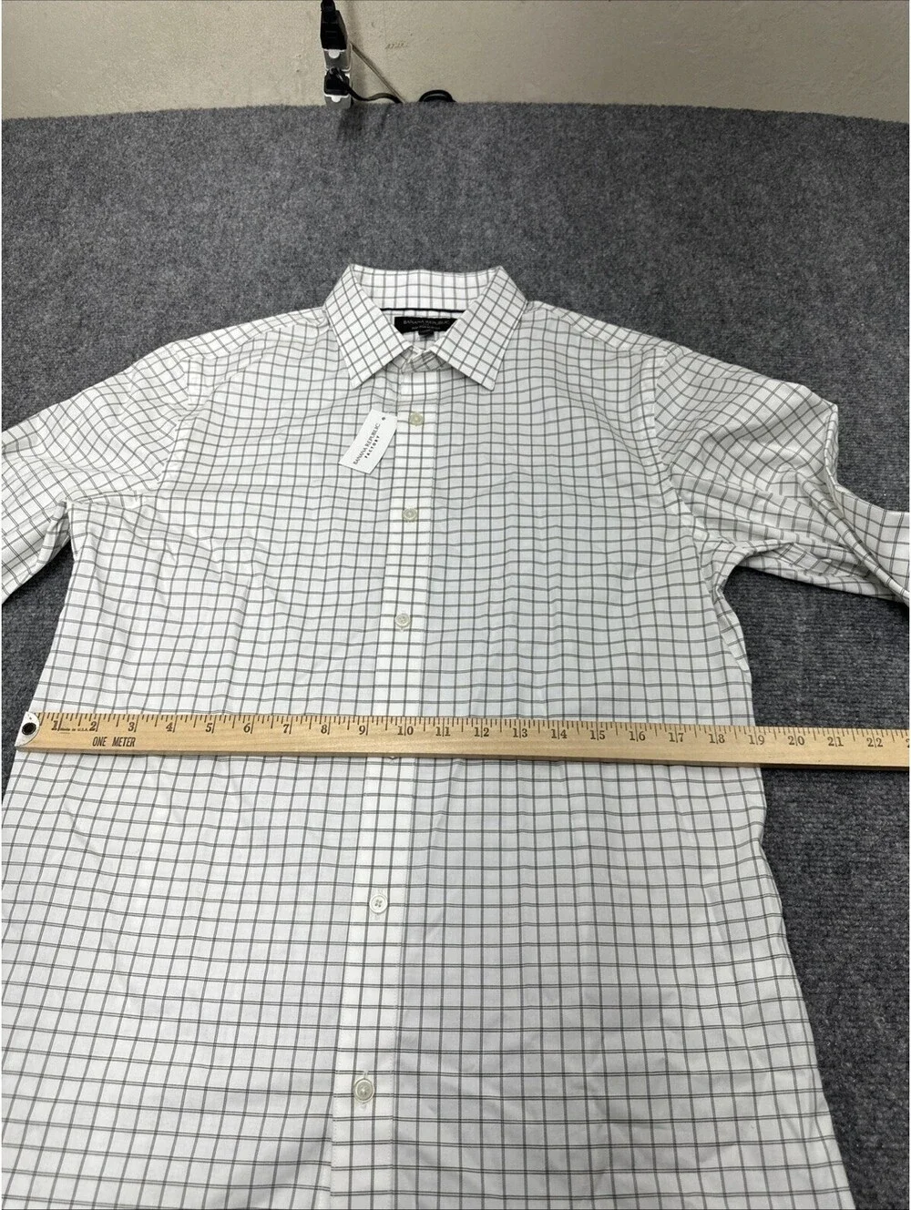 Banana Republic Classic Fit Non Iron Men's Long Sleeve size  Medium Checkered